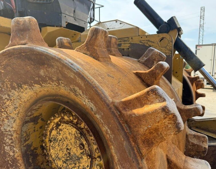 CATERPILLAR  826K **WASTE COMPACTOR**